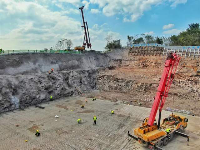茶园污水处理厂扩建工程加速推进 土石方施工如火如荼，预计九月全面竣工